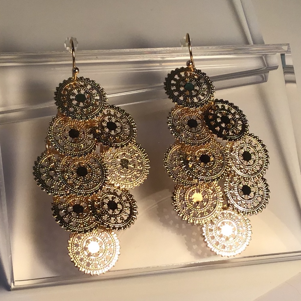 Women’s Earrings Attractive Delicate Gold Tone Chandelier